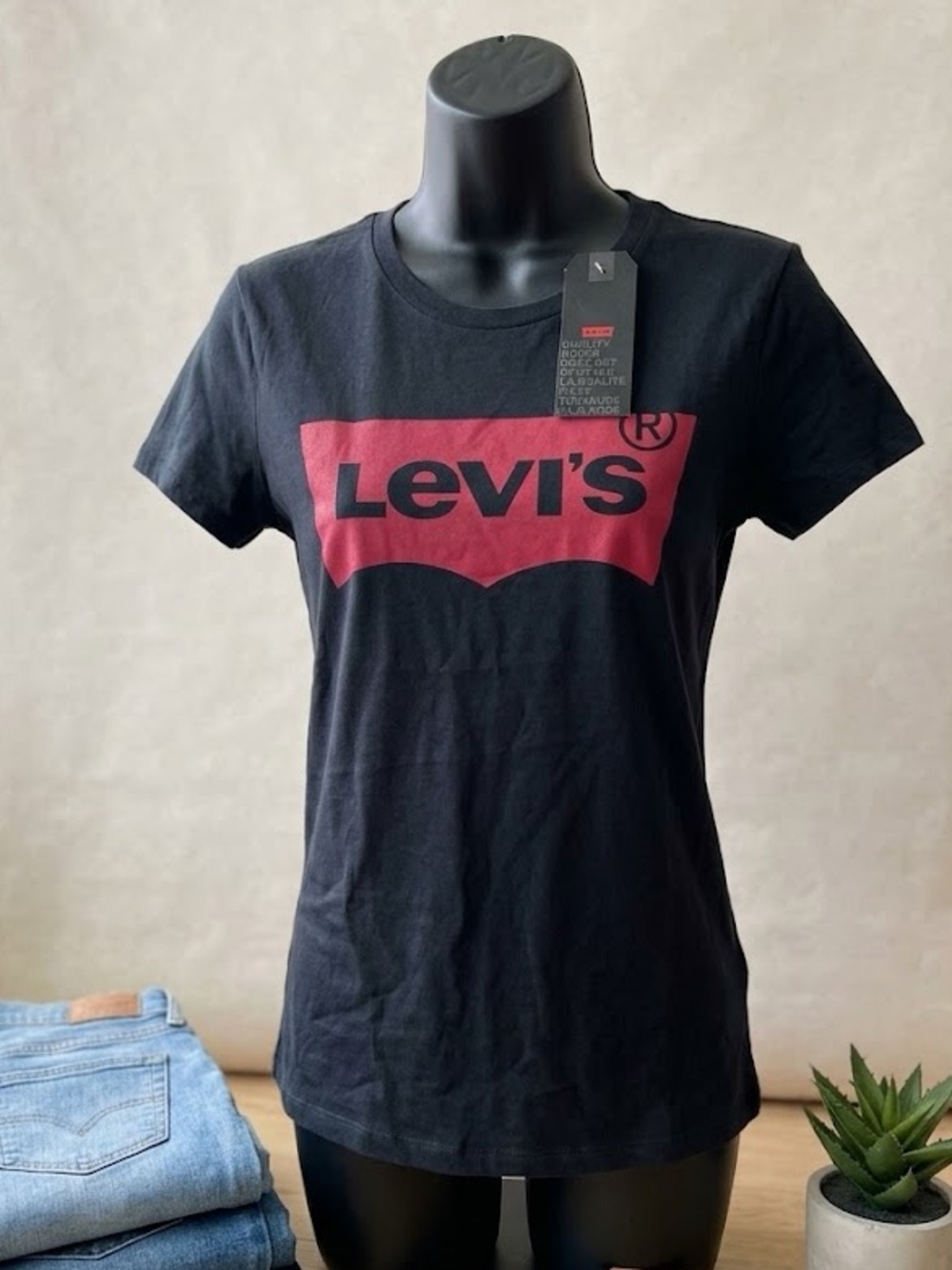 Levi's Black Short Sleeve Crewneck Tee with Red Logo